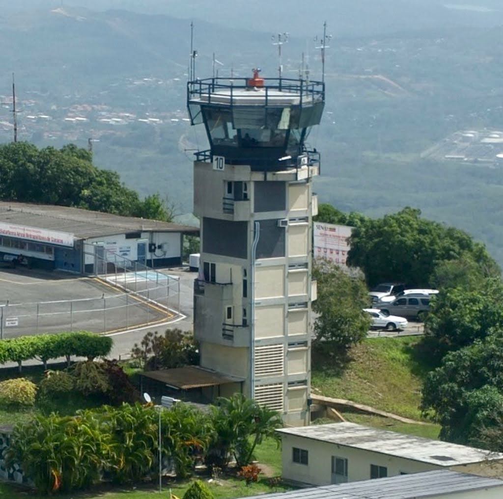 Torre de control del Aeropuerto Caracas Oscar Machado Zuloaga